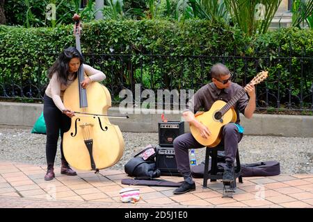 Colombie Bogota - musiciens de rue classiques dans la vieille ville Banque D'Images