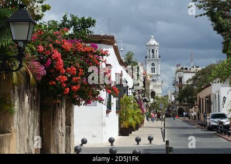 République dominicaine Santo Domingo - vue sur la ville ou l'hôtel de ville Le long de la rue Calle Arzobispo Merino Banque D'Images