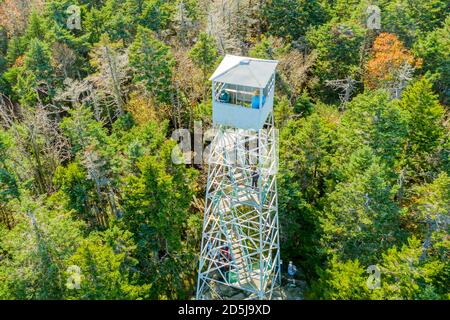 Vue aérienne de la caserne de pompiers des Rangers au sommet de la montagne Okemo, Ludlow, VT Banque D'Images