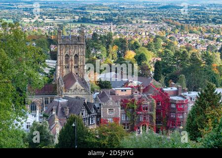 Grand Prieuré de Malvern et l'hôtel Abbey en automne. Great Malvern, Worcestershire, Angleterre Banque D'Images