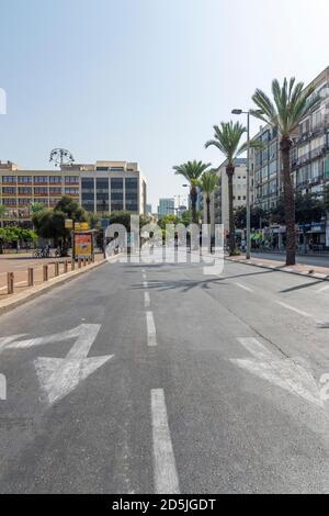 ISRAËL, tel Aviv - 28 septembre 2020 : routes vides du centre de la ville de tel Aviv pendant Yom Kippour. Vider les rues pendant la quarantaine du coronavirus. Pas de jour de voiture. Banque D'Images