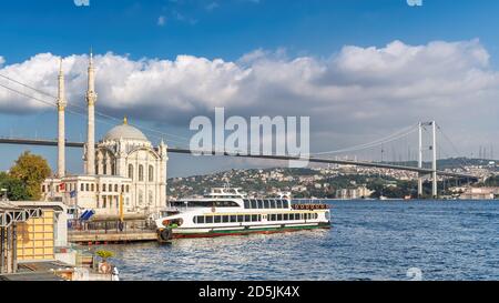 Panorama du Bosphore, de la mosquée Ortakoy et du pont du Bosphore à Istanbul, Turquie Banque D'Images