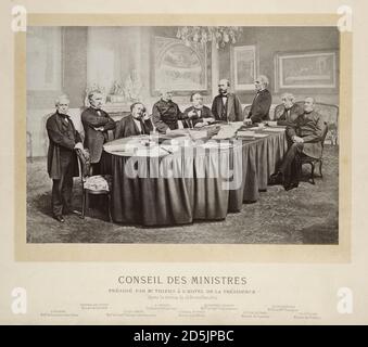 Photo rétro de l'époque de la commune de Paris. Mars - mai 1871. Par Marcel Leautte. Conseil des ministres présidé par M. Thiers à l'Hôtel de L Banque D'Images