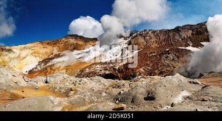 Cratère volcanique actif, volcan Mutnovsky, Kamchatka Banque D'Images