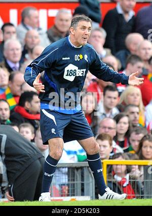 Owen Coyle, directeur de Bolton Wanderers, sur la ligne de contact. Banque D'Images