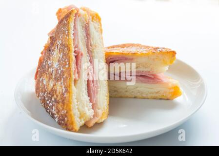 Sandwich monte cristo framboise gros plan Banque D'Images