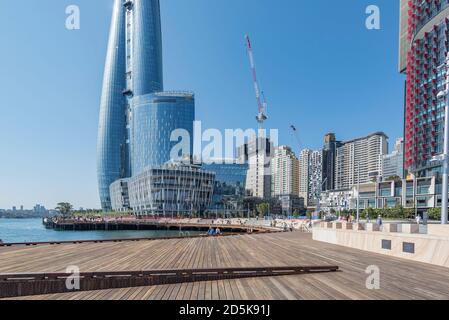 Barangaroo, Sydney, Aust octobre 2020 : la nouvelle crique de Watermans a été ouverte au public pour fournir un espace public de 11 000 m2 à côté du port Banque D'Images