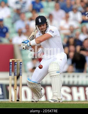 Les chauves-souris d'Angleterre Matt Prior au cours du cinquième jour du cinquième match test Investec Ashes au Kia Oval, Londres. Banque D'Images