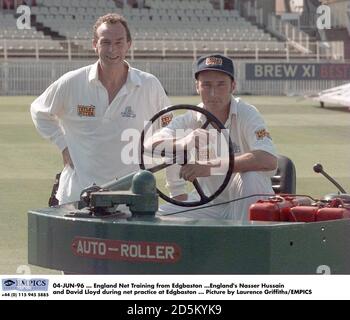 04-JUIN-96 ... Angleterre Net Training de Edgbaston ...Angleterre de Nasser Hussain et David Lloyd pendant la pratique nette à Edgbaston ... Photo de Laurence Griffiths/EMPICS Banque D'Images