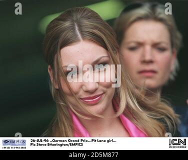 26-JUL-96 ..Grand Prix d'Allemagne. Fille de Pit Lane Banque D'Images