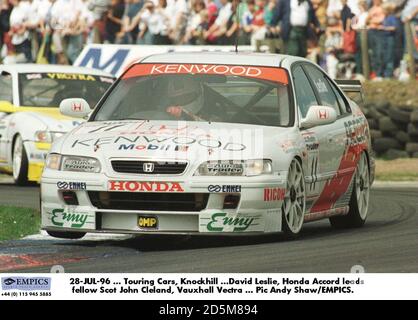 28-JUL-96 ... Touring Cars, Knockhill ...David Leslie, Honda Accord dirige un collègue écossais John Cleland, Vauxhall Vectra Banque D'Images