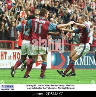 24-août-96 ...Aston Villa / Comté de Derby. L'équipe Villa célèbre le premier objectif Banque D'Images