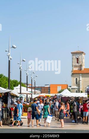 La tranche-sur-Mer (centre-ouest de la France) : vue aérienne de la place de la liberté Banque D'Images