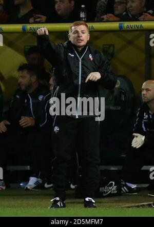 Le Manager de Bolton Wanderers Neil Lennon se fait des gestes sur la ligne de contact Banque D'Images