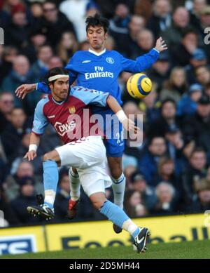 Paulo Ferreira de Chelsea et Juan Pablo Angel de Aston Villa Banque D'Images