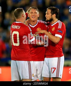 Wayne Rooney (à gauche), Bastian Schweinsteiger (au centre) et Daley Blind célèbrent après le match. Banque D'Images