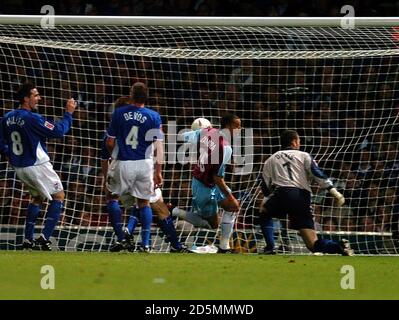 Bobby Zamora de West Ham United marque son premier but contre Ville d'Ipswich Banque D'Images