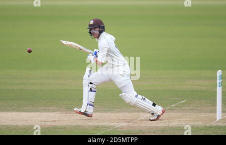 Rory Burns de Surrey en action contre Middlesex. Banque D'Images