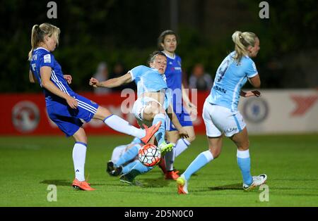 Chelsea Dames Gemma Davidson et Manchester City Women's Lucy Bronze bataille pour le ballon Banque D'Images