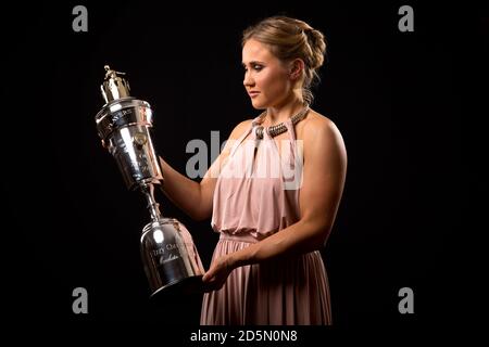 Izzy Christiansen de Manchester City après avoir remporté le prix PFA féminin de l'année lors des PFA Awards 2016 au Grosvenor House Hotel, Londres. Banque D'Images