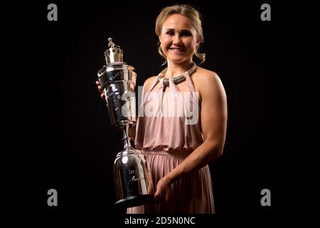 Izzy Christiansen de Manchester City après avoir remporté le prix PFA féminin de l'année lors des PFA Awards 2016 au Grosvenor House Hotel, Londres. Banque D'Images