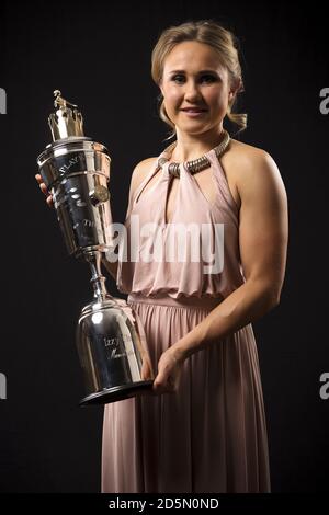 Izzy Christiansen de Manchester City après avoir remporté le prix PFA féminin de l'année lors des PFA Awards 2016 au Grosvenor House Hotel, Londres. Banque D'Images