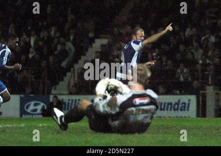 Alan Shearer, de Newcastle United, célèbre son objectif Banque D'Images