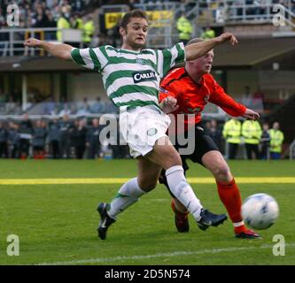 Shaun Maloney , Celtic et Garry Kenneth , Dundee United Banque D'Images