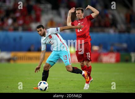 Ismail Koybasi en Turquie et Vladimir Darida (à droite) en République tchèque pour le ballon Banque D'Images