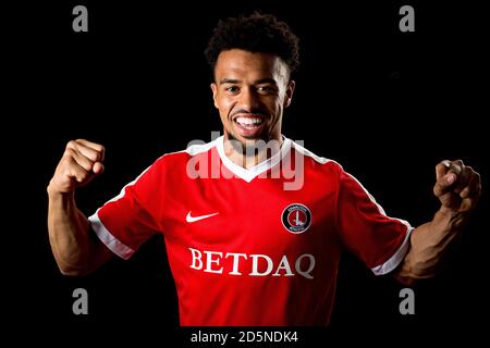 Lors du lancement de la saison 2016/2017 Charlton Athletic home kit à la Vallée. Banque D'Images