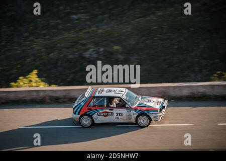 Col de San Colombano, Corse, France - 8 octobre 2020 : Y. Lionnais et S. Lionnais participent à leur course Martini Lancia Delta Integrale en 202 Banque D'Images