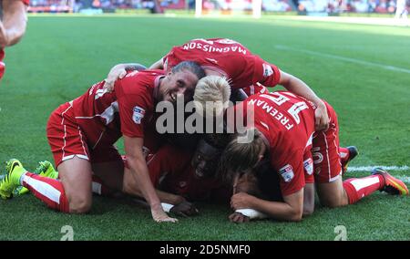 Bobby Reid de Bristol City célèbre son but contre Wigan Athletic pour le faire 2-1. Banque D'Images