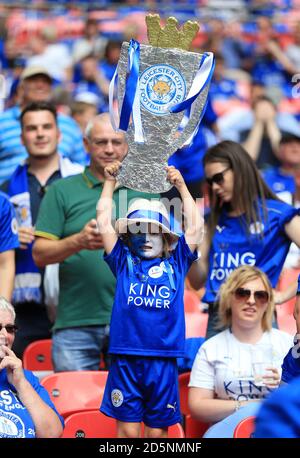 Un fan de Leicester City dans les stands montre son soutien Banque D'Images