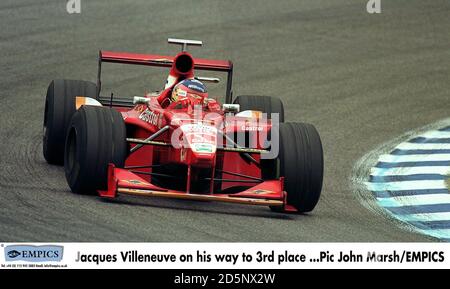 Jacques Villeneuve sur le chemin de la troisième place Banque D'Images