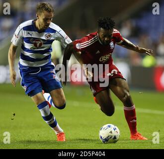 Reading's Chris Gunter et Jacques Maghoma de Birmingham City Banque D'Images