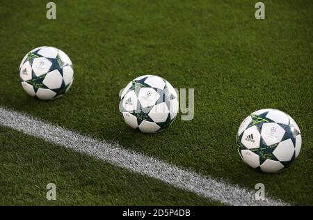 Un point de vue général de l'UEFA Champions League 16 officiel balles de match