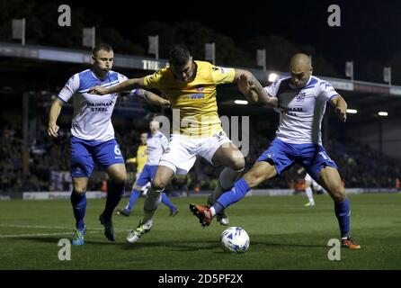 Bury's James Vaughan (à droite) et Antony Kay (à gauche) Gary Madine de Bolton Wanderers Banque D'Images