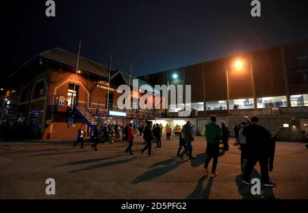 Les fans arrivent à Elland Road avant le lancement Banque D'Images