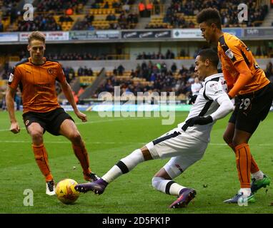 David Edwards de Wolverhampton Wanderers et Cameron Borthwick-Jackson de Wolverhampton Wanderers, à droite, et Thomas Ince du comté de Derby Banque D'Images