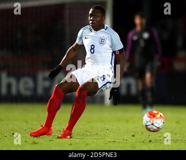 Angleterre sous 18 ans Dennis Adeniran Banque D'Images