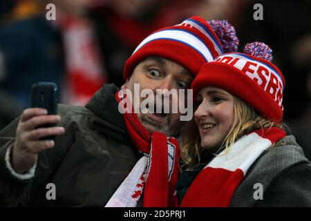 Les supporters du Middlesbrough dans les tribunes avant le match Banque D'Images