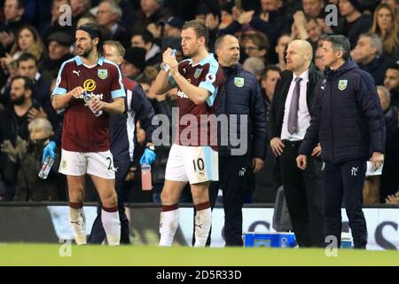 George Boyd de Burnley (à gauche) et Ashley Barnes de Burnley pendant un pause boissons Banque D'Images