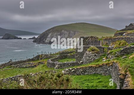 Côte panoramique de la péninsule de Dingle, Irlande. Belle côte mystique sur la péninsule de Dingle, Irlande. Banque D'Images