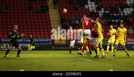 Josh Magennis, de Charlton Athletic, marque son deuxième but Banque D'Images