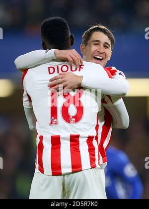 Bojan Krkic de la ville de Stoke et Mame Biram Diouf de la ville de Stoke Fêtez Peter Crouch de Stoke City (non illustré) marquer leurs côtés deuxième objectif du match Banque D'Images