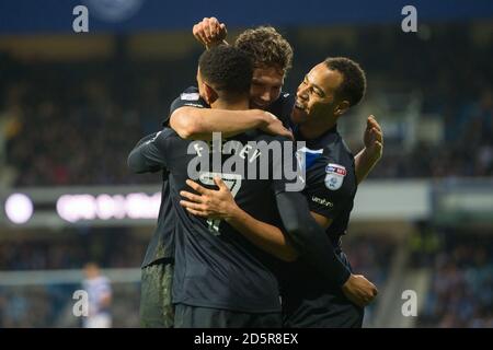 Liam Feeney (à gauche) de Blackburn Rovers est félicité par ses coéquipiers après avoir marquant le deuxième but de son côté. Banque D'Images