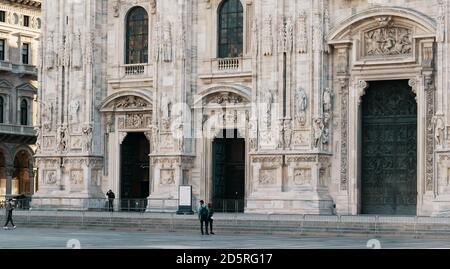 Milan, Italie - 27 septembre 2020. Vider la zone de la place du Duomo pendant l'épidémie de coronavirus à Milan. Quarantaine dans les grandes villes. Banque D'Images