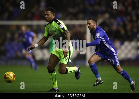 Liam Moore, de Reading, retient Kerim Frei, de Birmingham City Banque D'Images