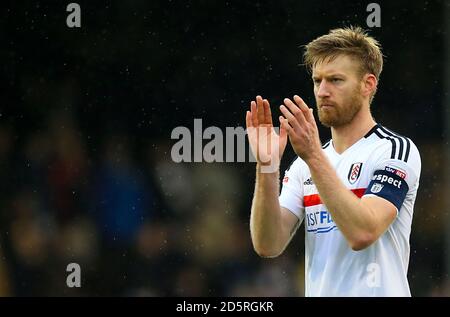 Tim de Fulham applaudit les fans après le coup de sifflet final Banque D'Images