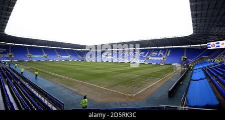 Une vue générale à l'intérieur du stade Madejski avant le match Entre Reading et Barnsley Banque D'Images